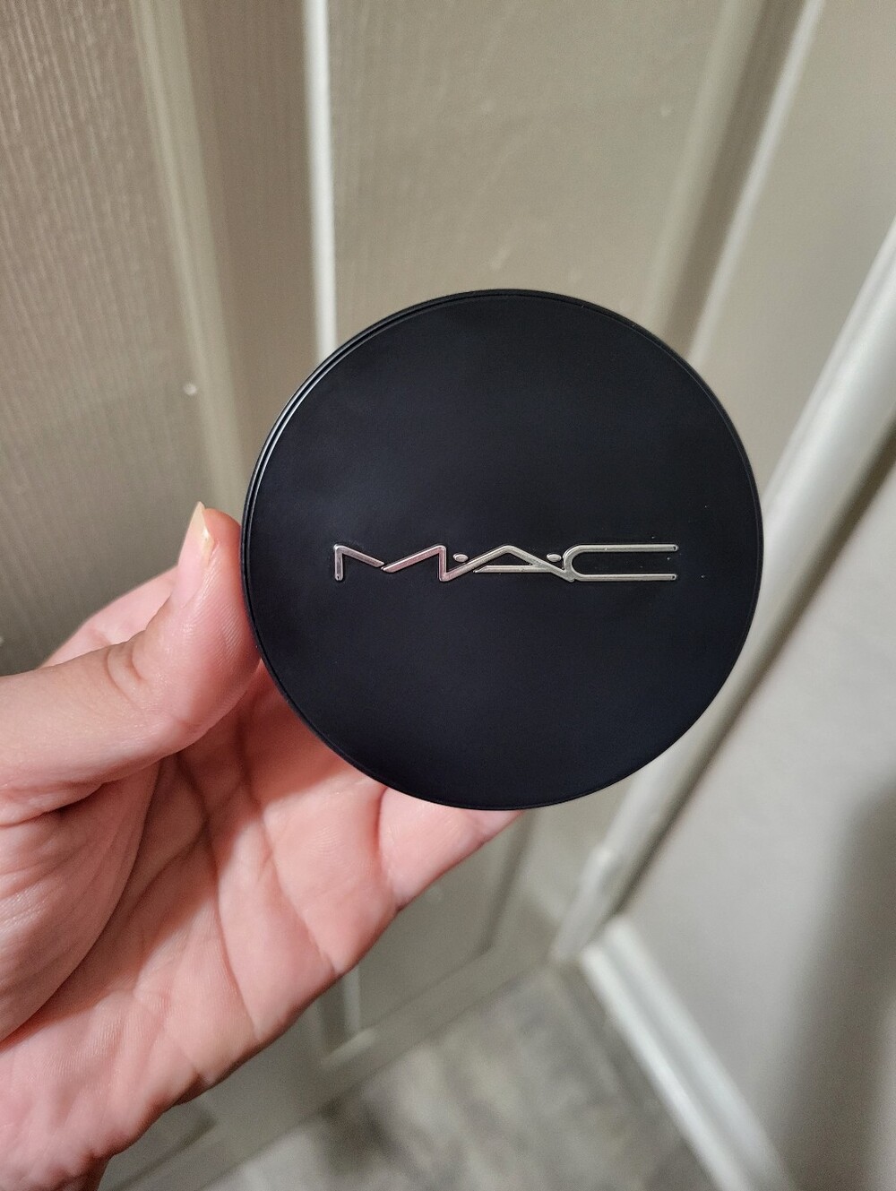 MAC Studio Fix Powder Plus Foundation Compact in Black - Picture 4 of 5